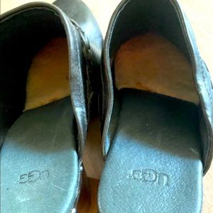 Women’s Sz 10 UGG clogs black leather